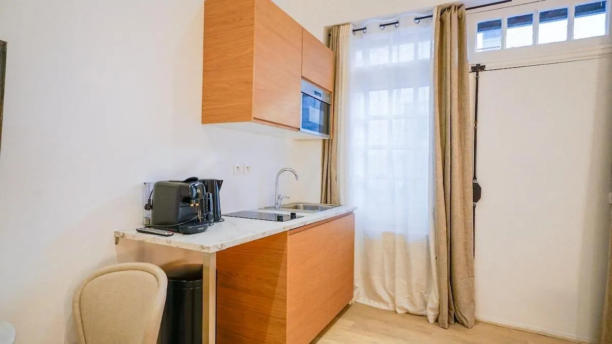 Modern Luxury Apartment Style & Serenity 파리
